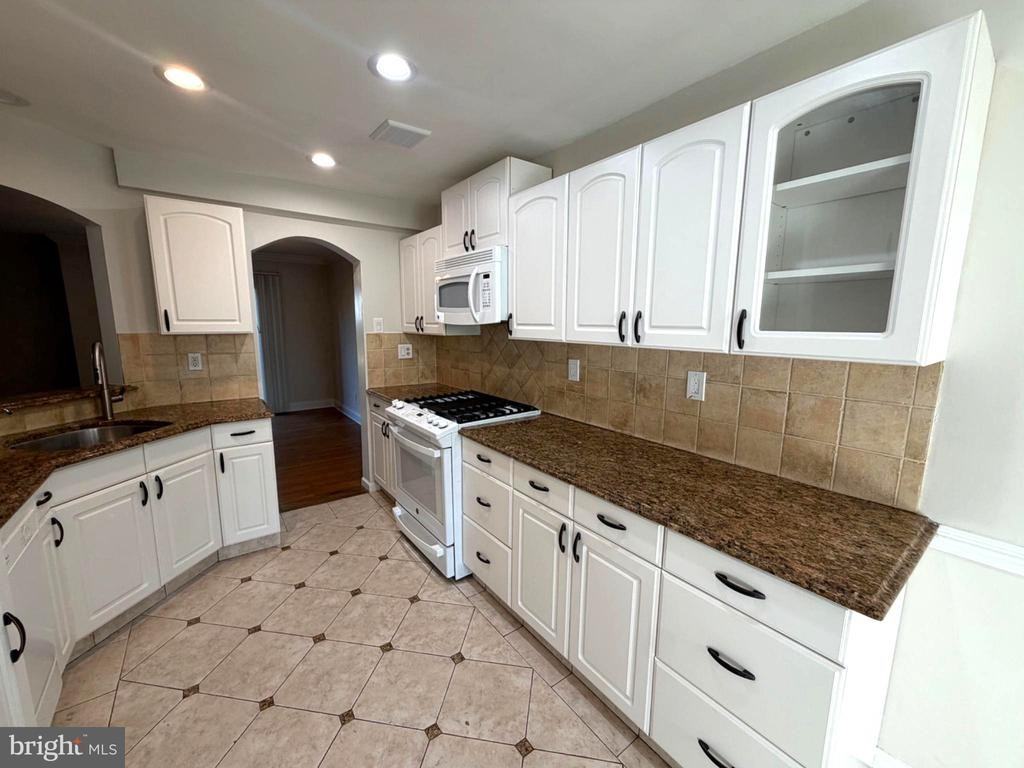 74 Kirkwood Dr - Photo 6 of 46