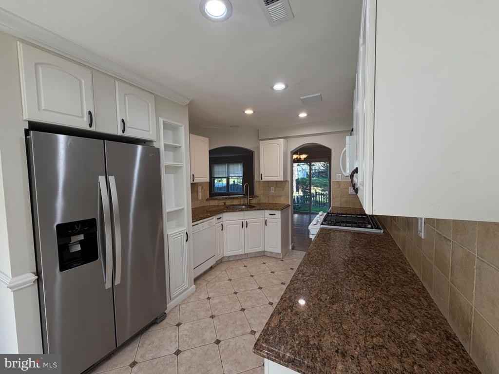 74 Kirkwood Dr - Photo 7 of 46