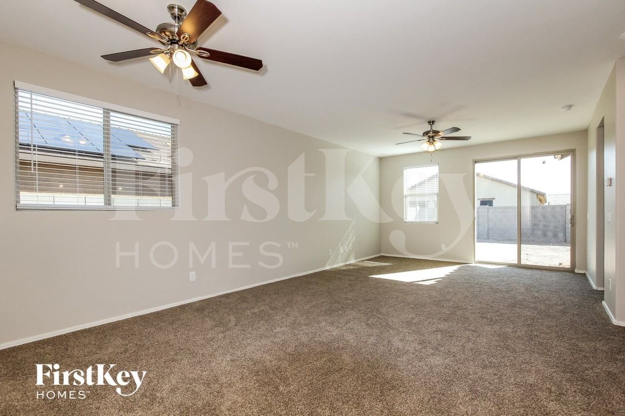 18087 W Carlota Ln - Photo 3 of 15