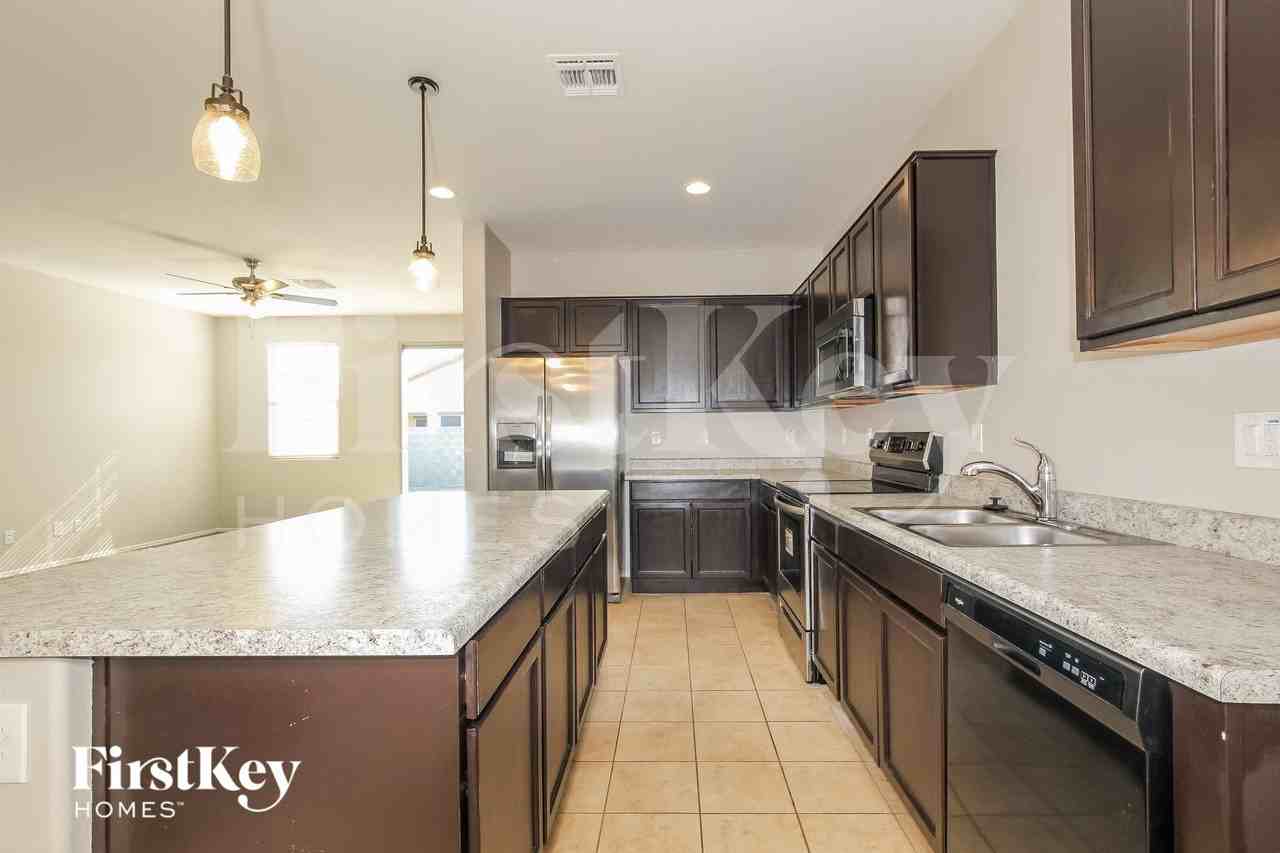 18087 W Carlota Ln - Photo 6 of 15