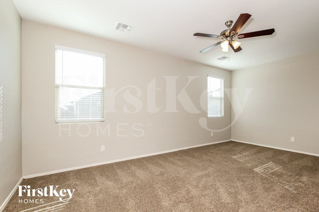18087 W Carlota Ln - Photo 7 of 15