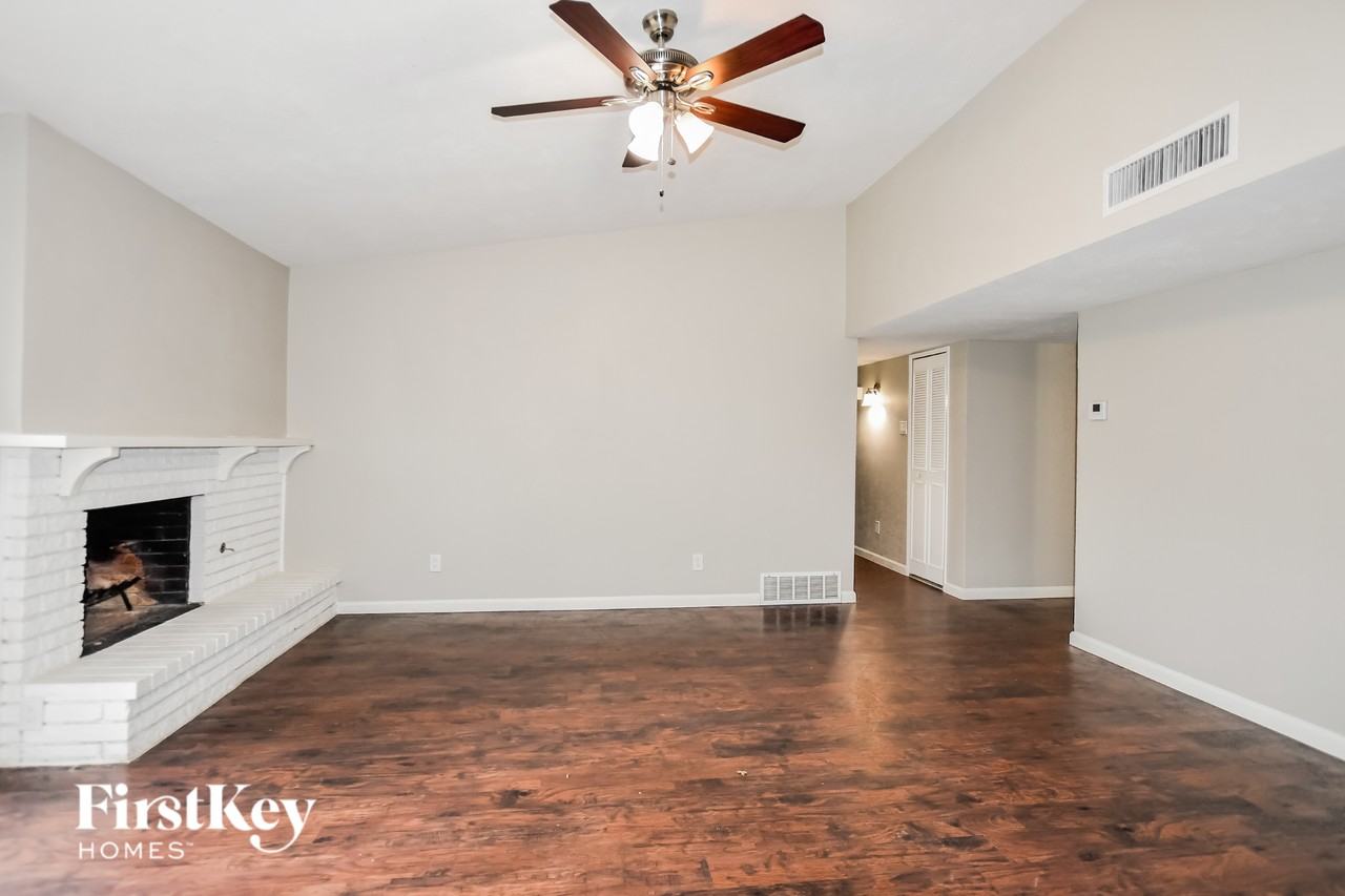 1912 Chamberlain Dr - Photo 2 of 15