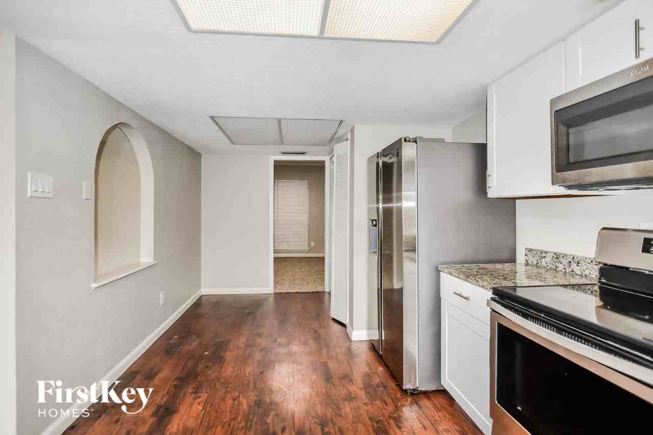 1912 Chamberlain Dr - Photo 6 of 15