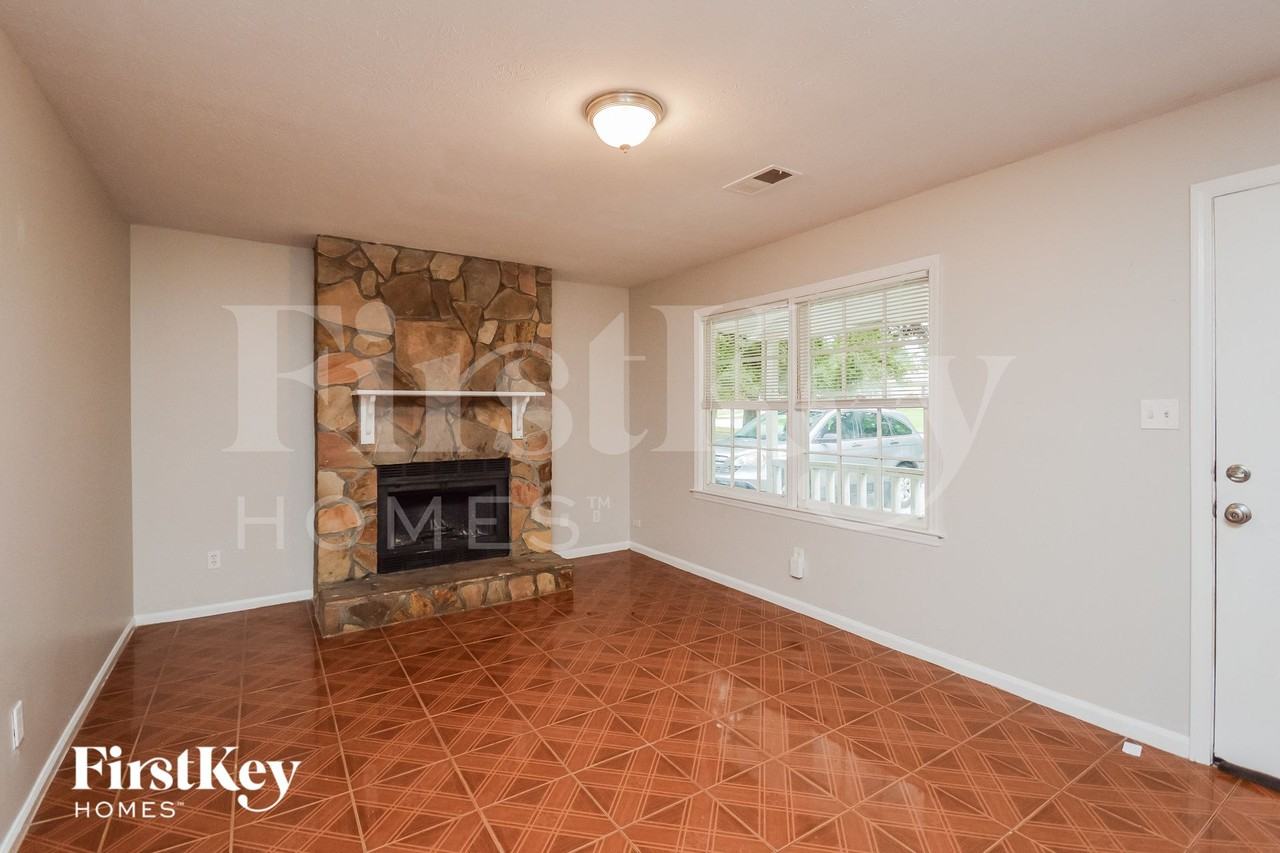 9166 Bent Pine Ct Ne - Photo 2 of 15