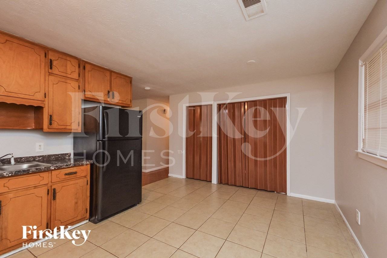 9166 Bent Pine Ct Ne - Photo 4 of 15