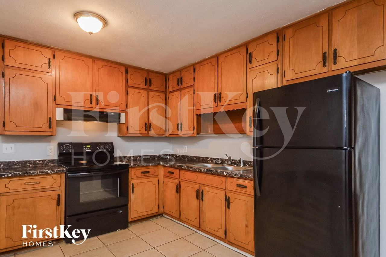 9166 Bent Pine Ct Ne - Photo 5 of 15
