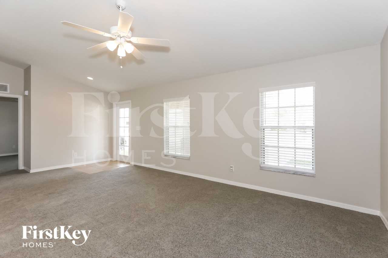 3056 Nw 3rd Ave - Photo 2 of 18