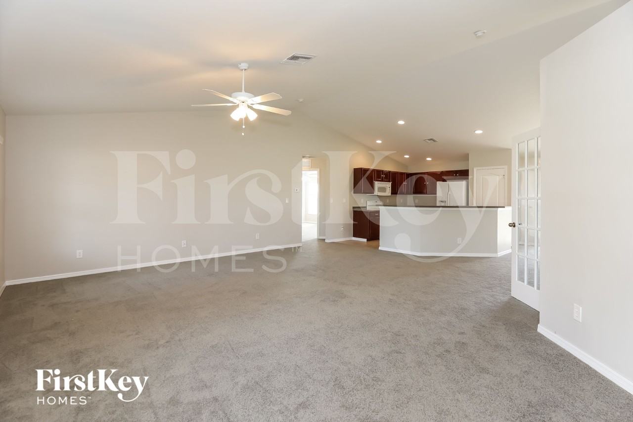 3056 Nw 3rd Ave - Photo 4 of 18