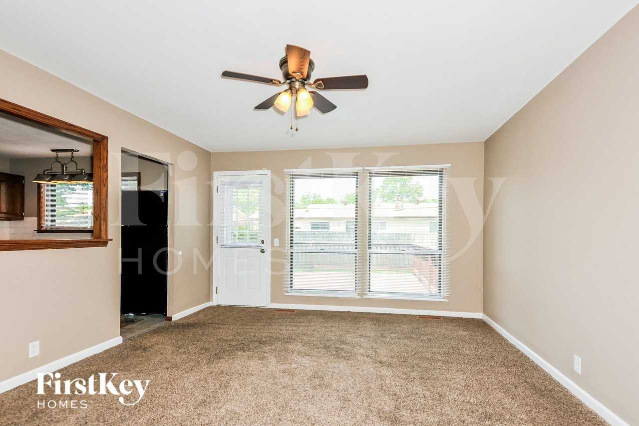 2865 Sussex Dr - Photo 3 of 15