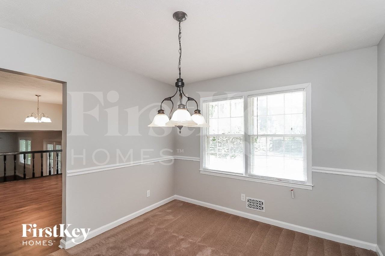 2208 Cedar Dr - Photo 3 of 15