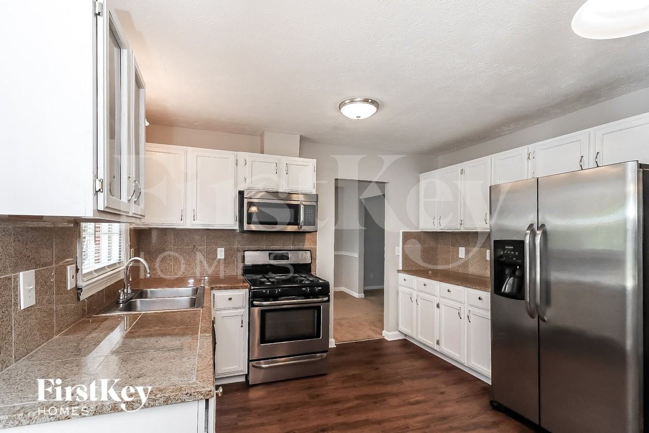 2208 Cedar Dr - Photo 5 of 15