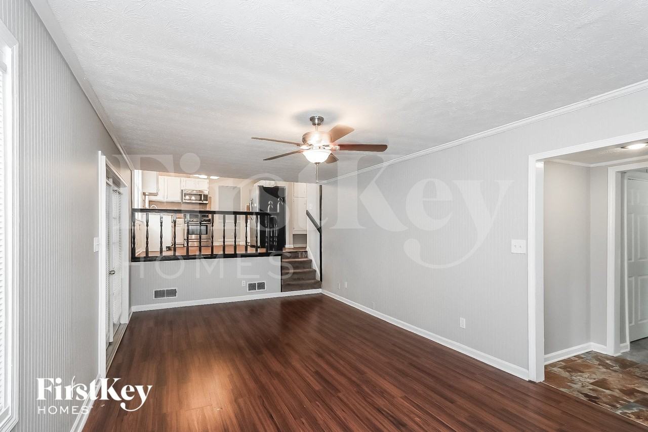 2208 Cedar Dr - Photo 6 of 15