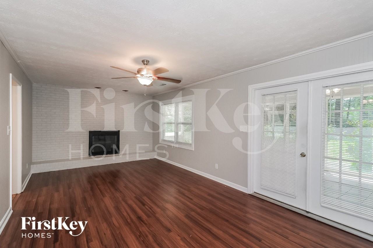 2208 Cedar Dr - Photo 7 of 15