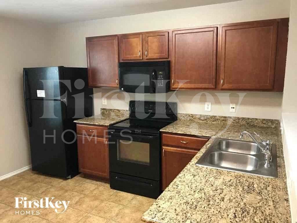 1717 Vineridge Ln - Photo 5 of 19