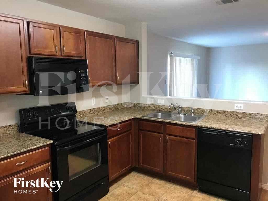 1717 Vineridge Ln - Photo 6 of 19