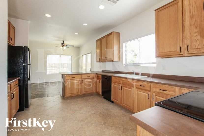 15608 N 174th Ln - Photo 4 of 15