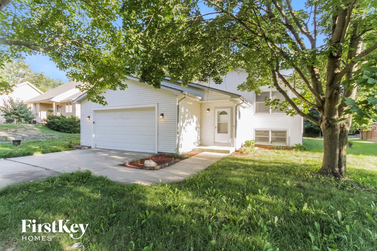 110 E Fox Rd - Photo 2 of 15