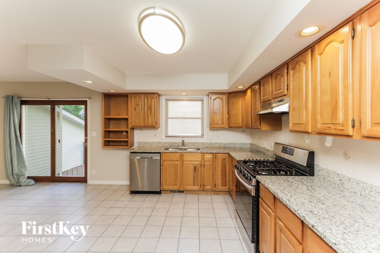 110 E Fox Rd - Photo 5 of 15