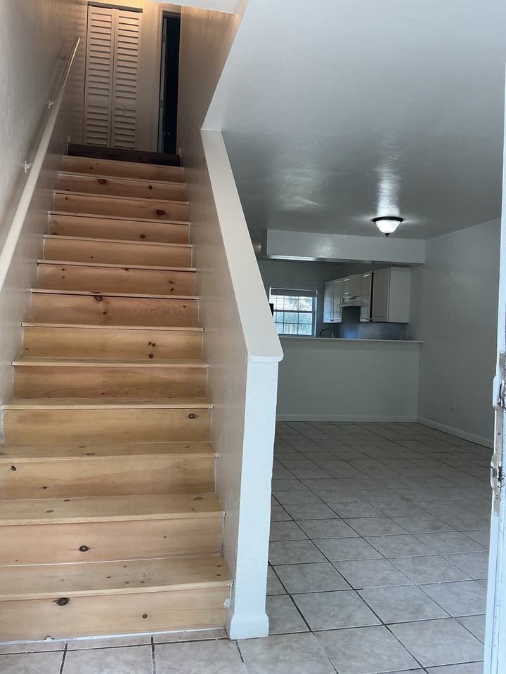 1015 Southwest 60 Terrace #B - Photo 2 of 5