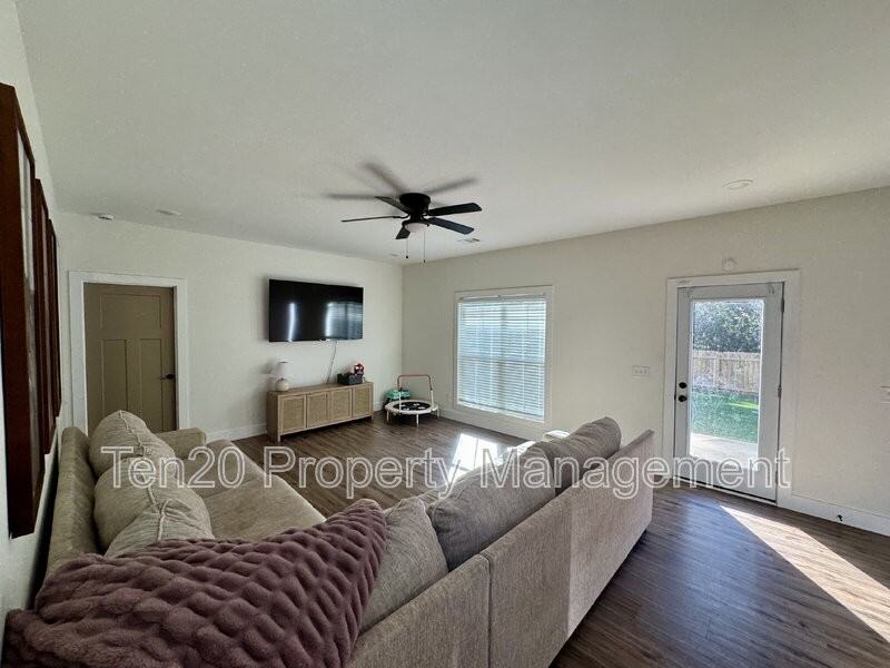 3405 S Seale Rd - Photo 4 of 21