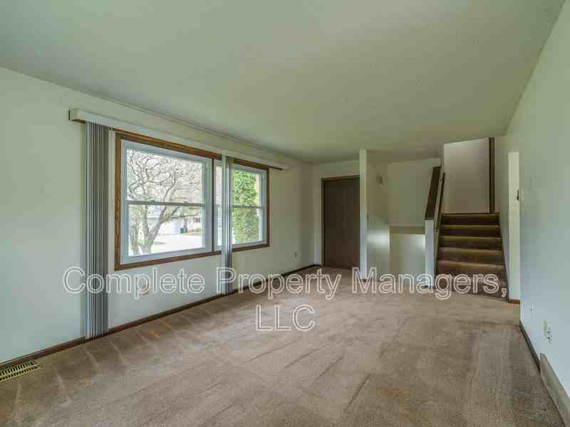 1710 Gateway Dr - Photo 2 of 18