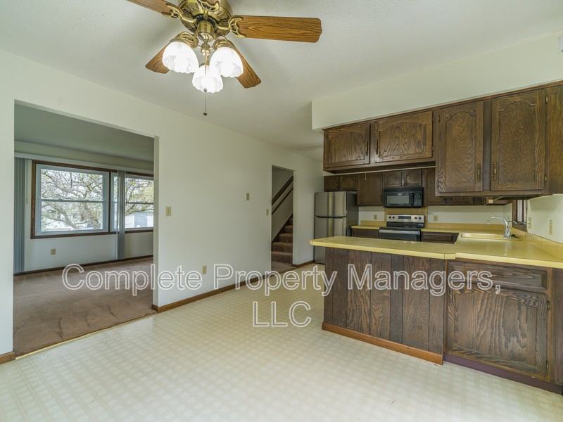 1710 Gateway Dr - Photo 4 of 18