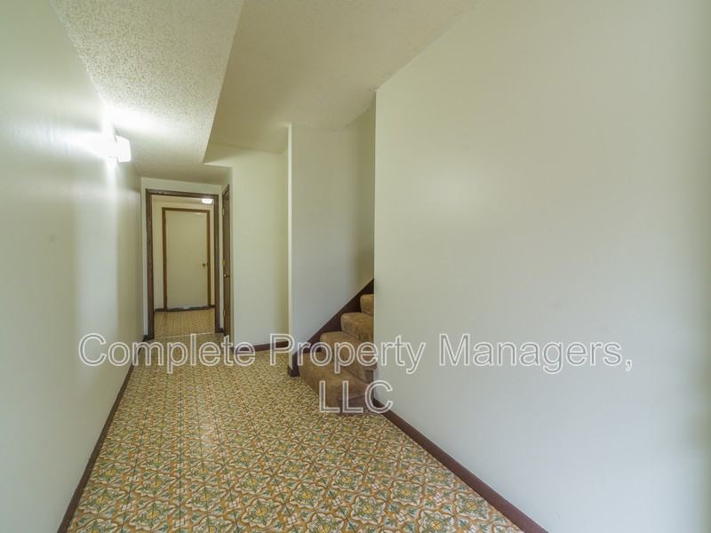 1710 Gateway Dr - Photo 6 of 18