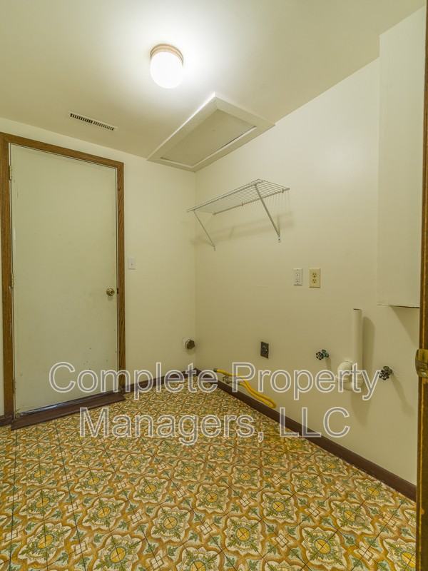 1710 Gateway Dr - Photo 7 of 18