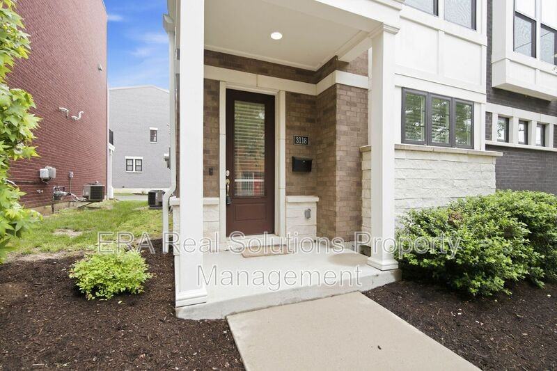 3118 Woodburn Ave - Photo 4 of 50
