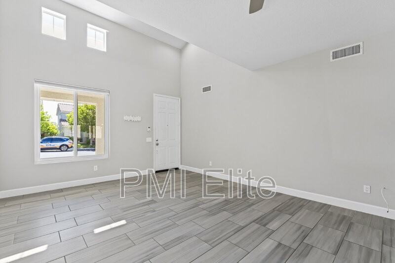 28511 Silverking Trl - Photo 5 of 38