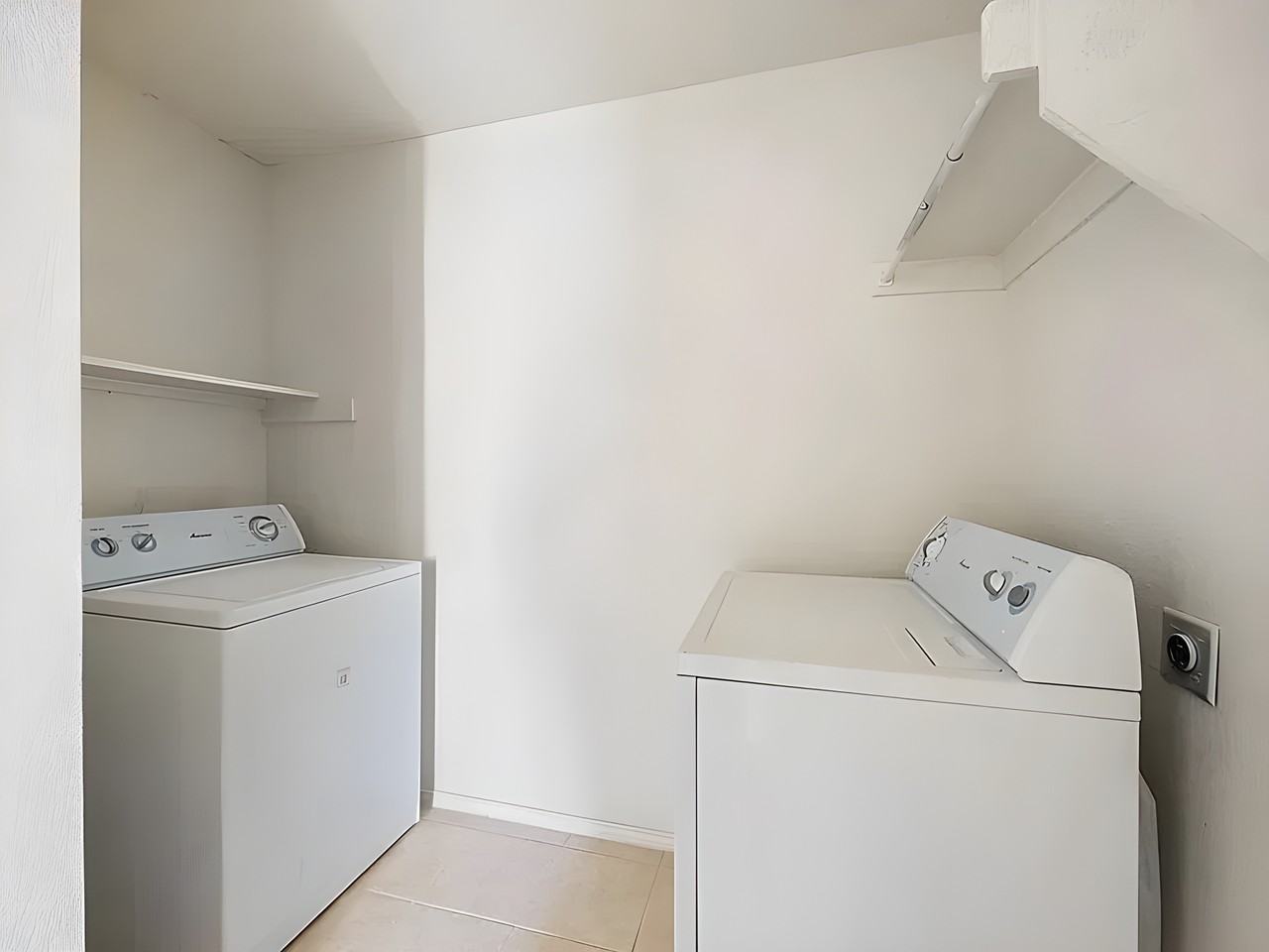 211 Prentice Dr - Photo 3 of 17
