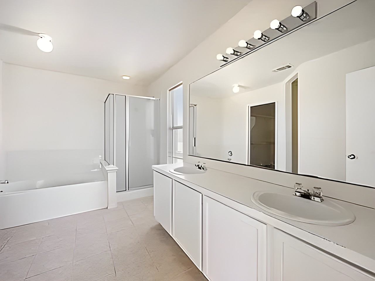 211 Prentice Dr - Photo 5 of 17