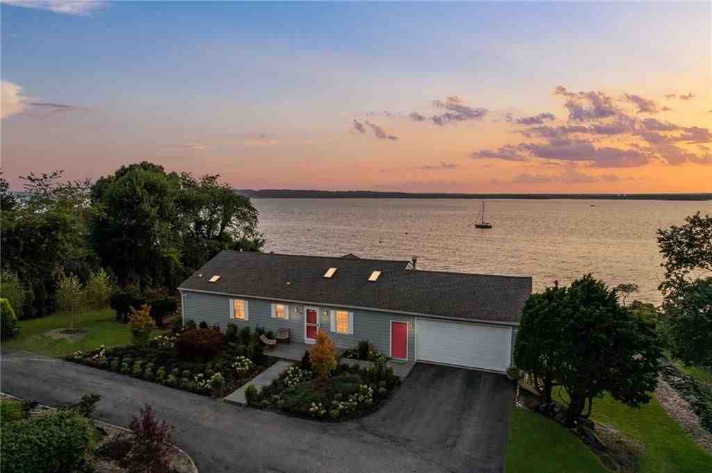 585 Seaside Dr