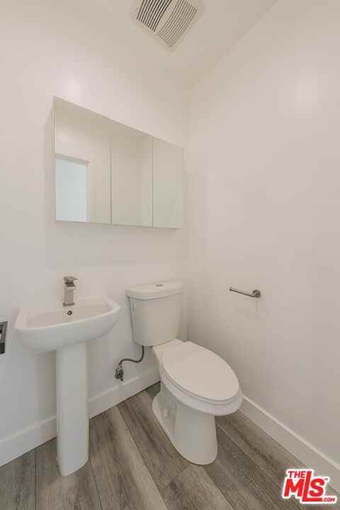 10554 Lanark St - Photo 4 of 24