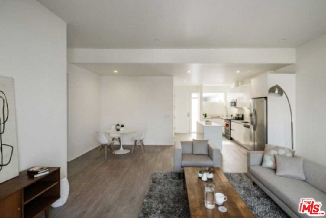 1040 S Mariposa Ave - Photo 6 of 24