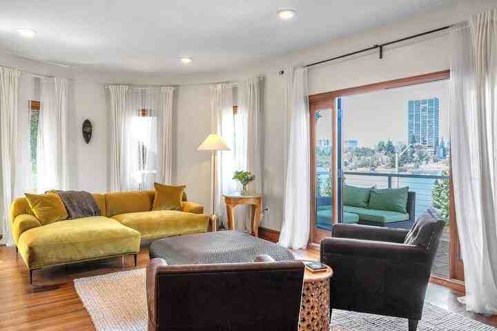 2038 Lakeshore Ave - Photo 3 of 36