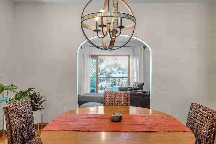 2038 Lakeshore Ave - Photo 6 of 36