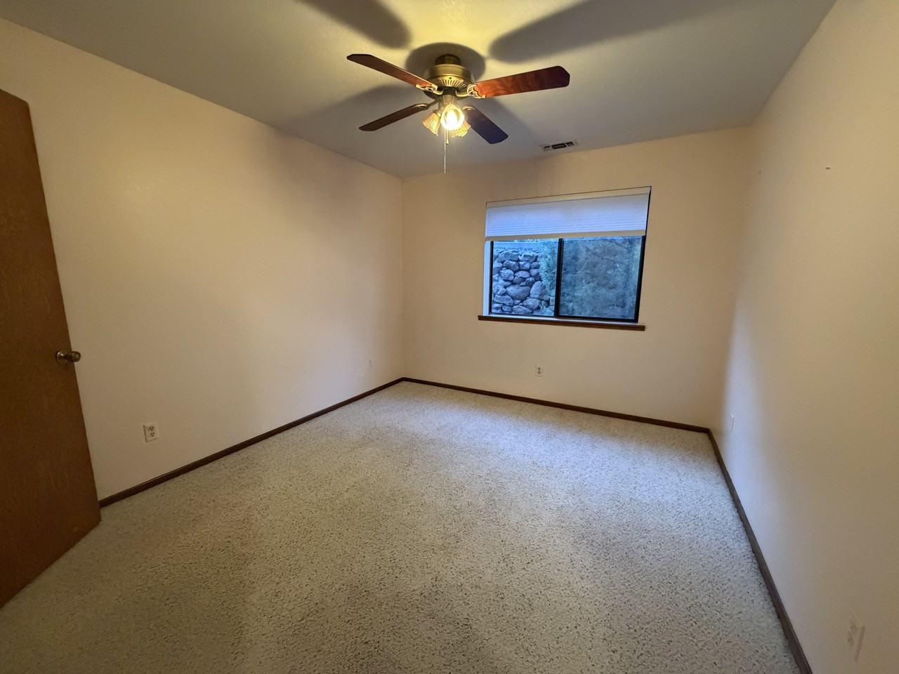 14817 Ash Ct - Photo 4 of 18