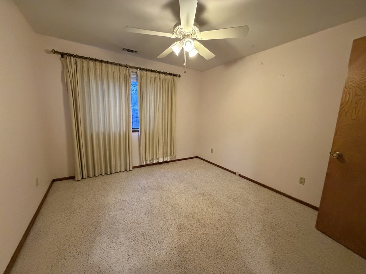 14817 Ash Ct - Photo 5 of 18