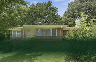 featured image of 469 Roseta Dr