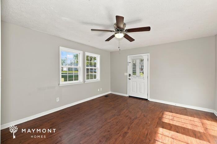 1829 Glade St - Photo 4 of 15