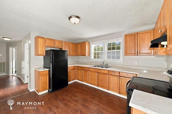 1829 Glade St - Photo 6 of 15