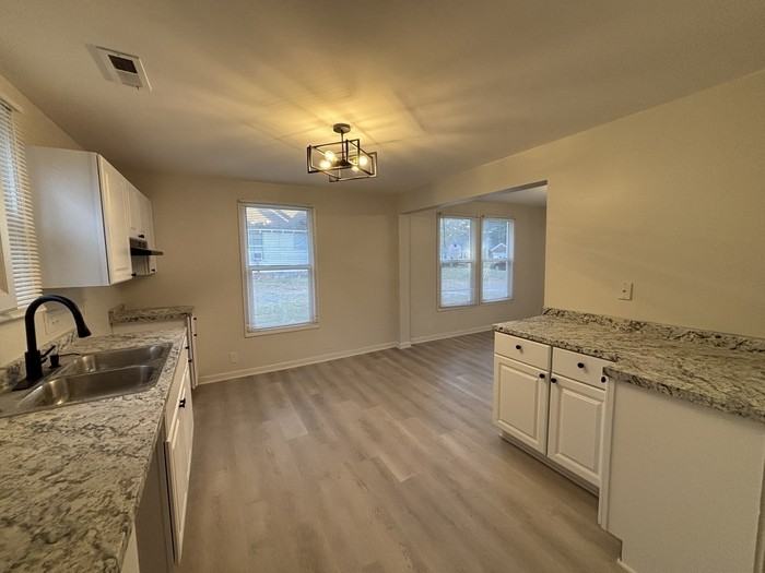 518 Benton St - Photo 4 of 11