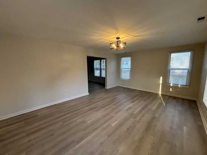 518 Benton St - Photo 5 of 11