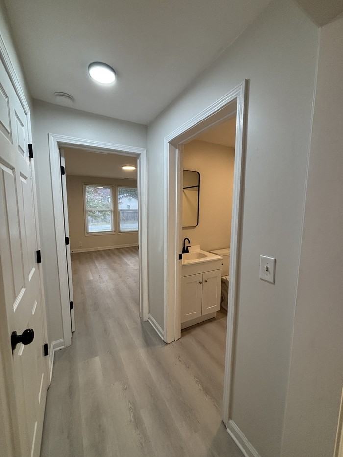 518 Benton St - Photo 7 of 11
