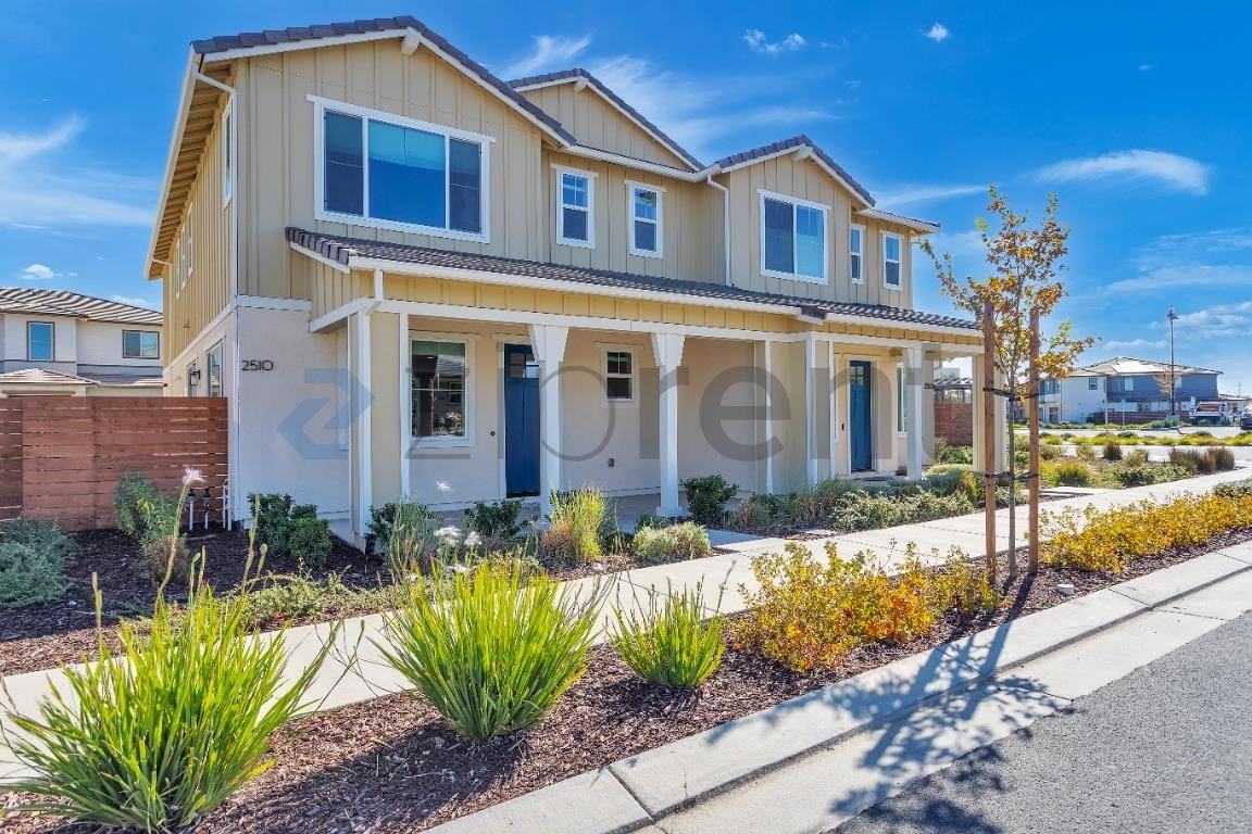 2510 Cyan Dr - Photo 2 of 40