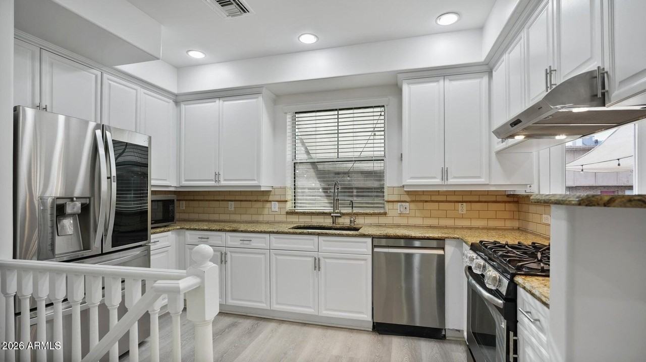 942 S Ash Ave #103 - Photo 4 of 27