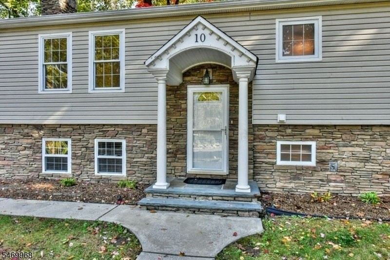 10 Cedar Trl - Photo 4 of 39