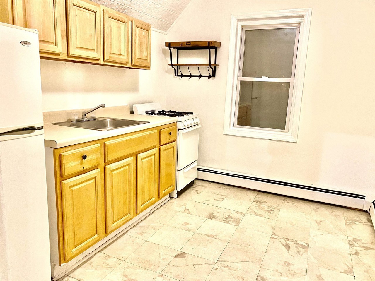 813 7th St #2 - Photo 3 of 14