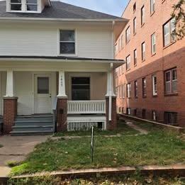 1409 E St - Photo 2 of 20